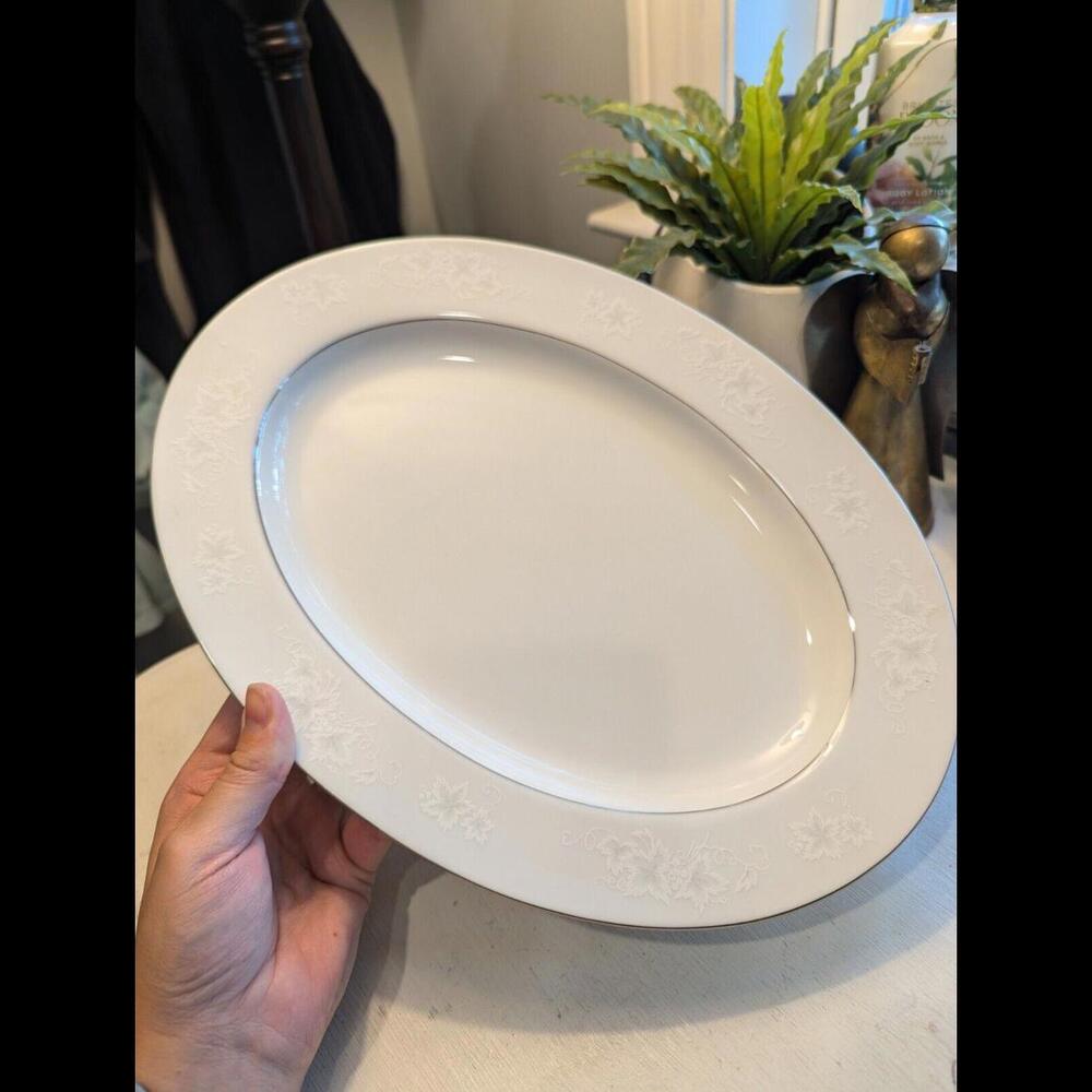 Stunning Serving Plate/Fine Seyei China/Japan/Chateau 7016